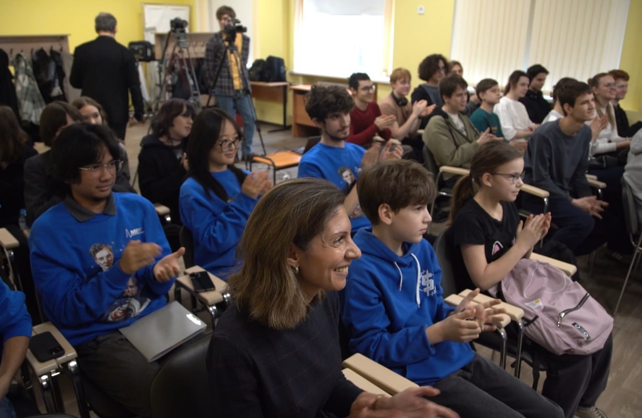 Школьники Долгопрудного развивают навыки работы с искусственным интеллектом Школьники Долгопрудного развивают навыки работы с искусственным интеллектом