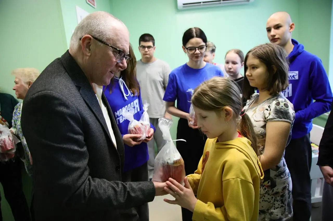 Единая Россия Воскресенска навестила пациентов «Доброй комнаты» Единая Россия Воскресенска навестила пациентов «Доброй комнаты»