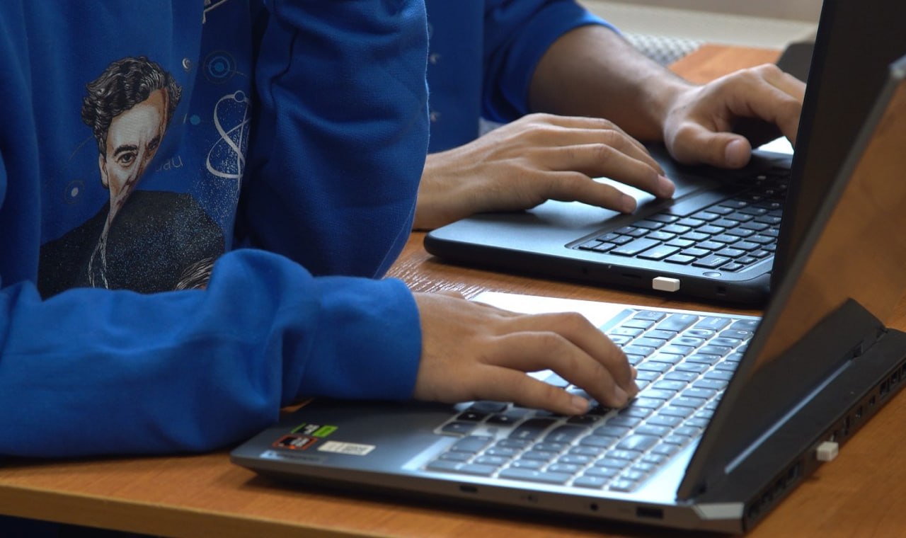 Школьники Долгопрудного развивают навыки работы с искусственным интеллектом Школьники Долгопрудного развивают навыки работы с искусственным интеллектом