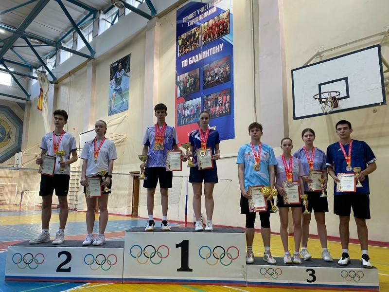 8 апреля в спортивном зале МОУ «СОШ «Горизонт» прошел чемпионат городского округа Воскресенск по бадминтону