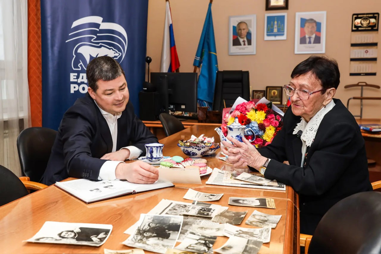 В преддверии Дня космонавтики глава Раменского округа Эдуард Малышев встретился с удивительной женщиной – Людмилой Фёдоровной Логутовой В преддверии Дня космонавтики глава Раменского округа Эдуард Малышев встретился с удивительной женщиной – Людмилой Фёдоровной Логутовой