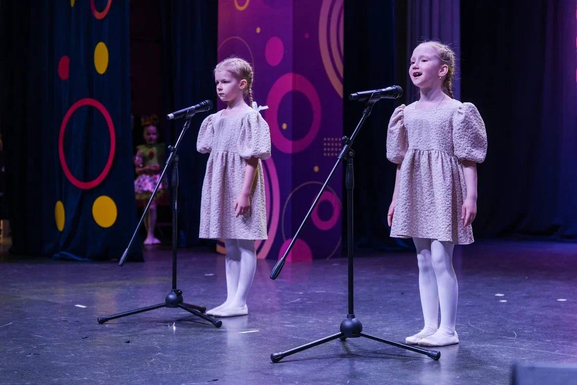 Самый милый праздник!. Всеми любимый фестиваль "Малышок" распахнул свои двери в 20-й раз! На сцене ЦКиД г. Куровское собралось более 60 юных талантов со всего округа: малыши от 3 до 7 лет радовали жюри всем чем можно, будь... Самый милый праздник!. Всеми любимый фестиваль "Малышок" распахнул свои двери в 20-й раз! На сцене ЦКиД г. Куровское собралось более 60 юных талантов со всего округа: малыши от 3 до 7 лет радовали жюри всем чем можно, будь...