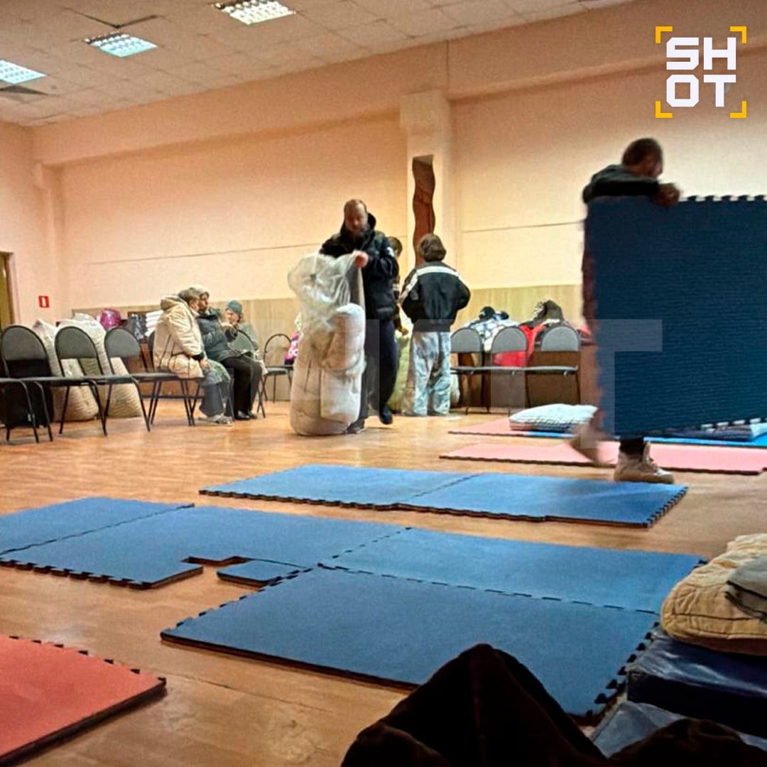 Жители многоэтажки в Мытищах, в которой произошёл страшный пожар и взрыв, тушили пламя из соседней квартиры Жители многоэтажки в Мытищах, в которой произошёл страшный пожар и взрыв, тушили пламя из соседней квартиры