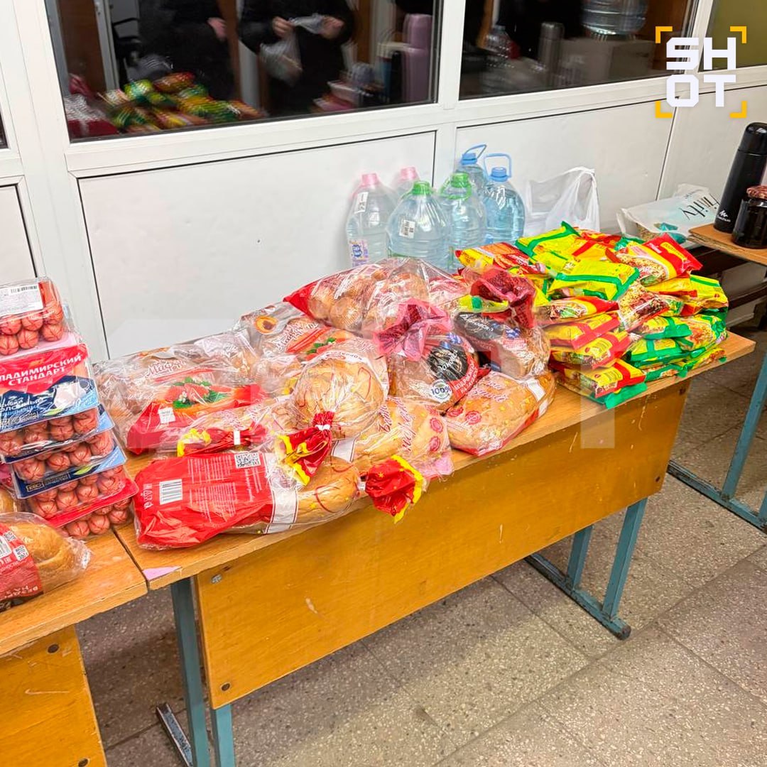 Жители многоэтажки в Мытищах, в которой произошёл страшный пожар и взрыв, тушили пламя из соседней квартиры Жители многоэтажки в Мытищах, в которой произошёл страшный пожар и взрыв, тушили пламя из соседней квартиры