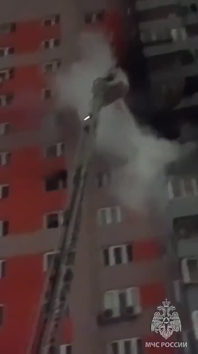В подмосковных Мытищах после взрыва и пожара в многоэтажке погиб один человек, ещё шестеро, включая ребёнка, пострадали