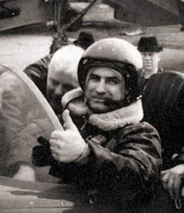 С Днём космонавтики!. В этот день в 1961 году Юрий Гагарин совершил первый в истории человечества космический полет, открыв новую эру в освоении космоса С Днём космонавтики!. В этот день в 1961 году Юрий Гагарин совершил первый в истории человечества космический полет, открыв новую эру в освоении космоса