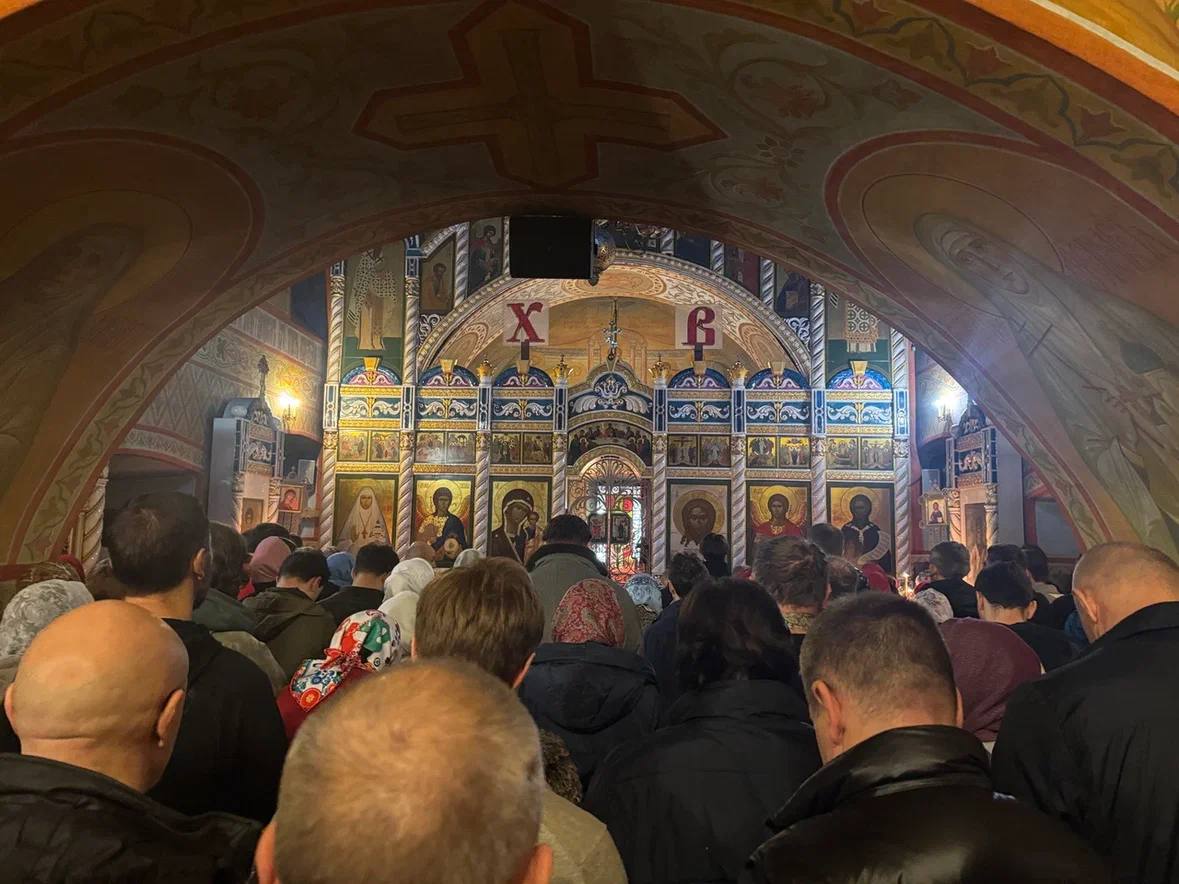 В Церкви Илии Пророка села Ильинское проходит торжественное пасхальное богослужение