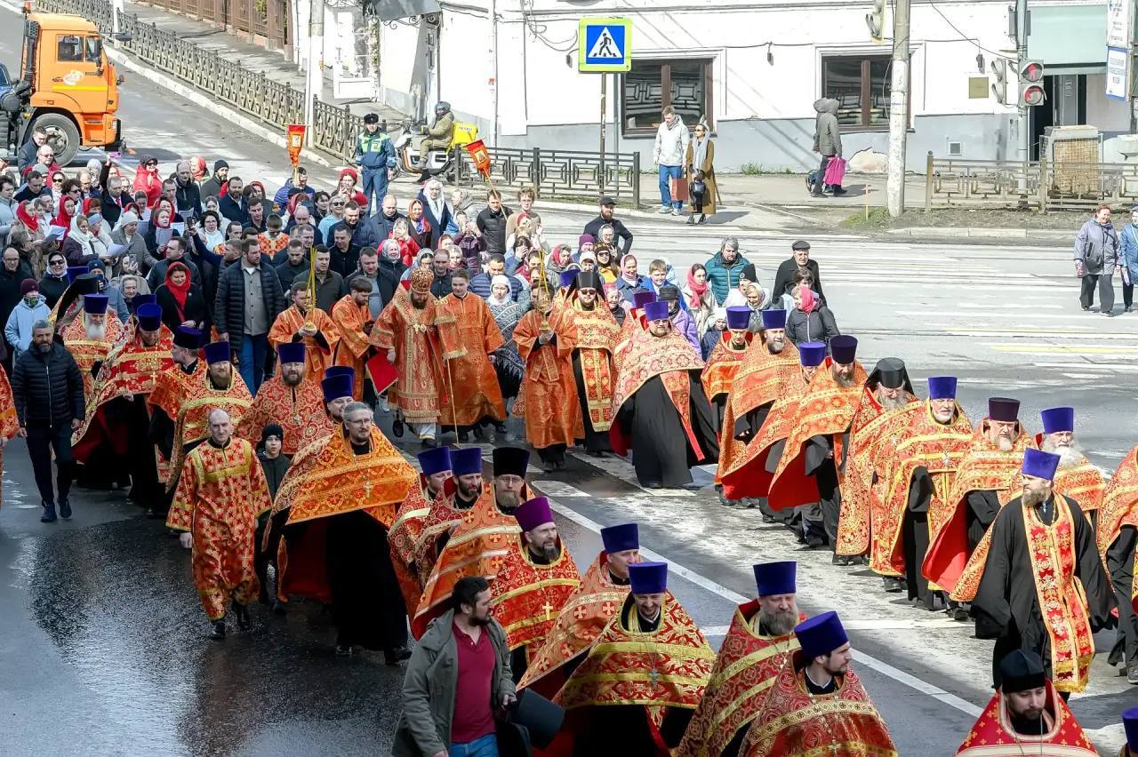 Михаил Собакин: В Светлый праздник Пасхи вместе с коллегами, главами Подольска и Серпухова, принял участие в Крестном ходе Михаил Собакин: В Светлый праздник Пасхи вместе с коллегами, главами Подольска и Серпухова, принял участие в Крестном ходе