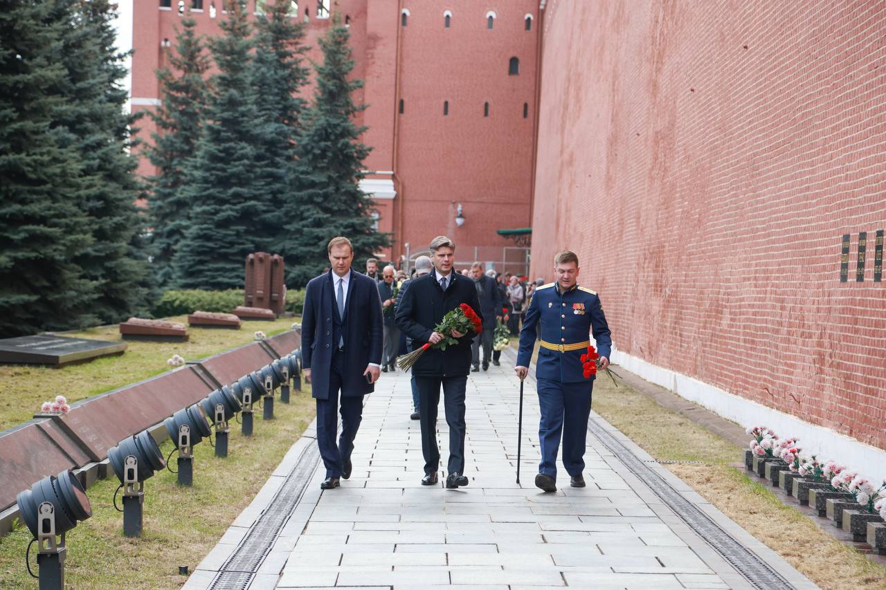 Дмитрий Баканов почтил память первых покорителей космоса