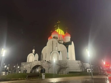 Пасхальными цветами озарились купола Никольского храма в Красногорске