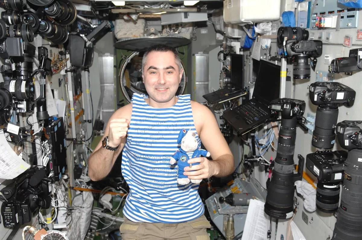 С Днём космонавтики!. В этот день в 1961 году Юрий Гагарин совершил первый в истории человечества космический полет, открыв новую эру в освоении космоса