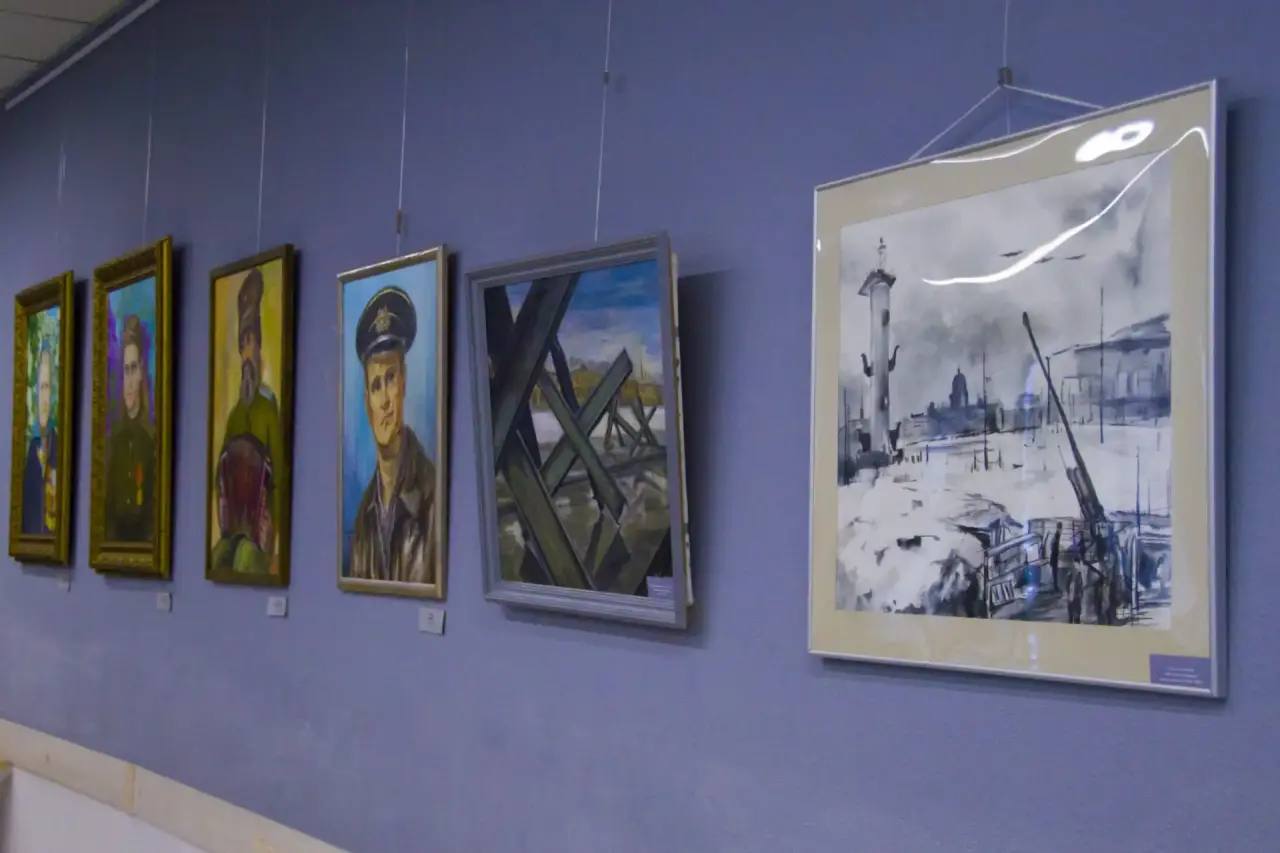 В библиотеке имени А. Горловского открылась выставка под названием «Палитра героизма» В библиотеке имени А. Горловского открылась выставка под названием «Палитра героизма»