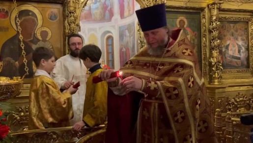 В Дмитровский округ прибыл Благодатный огонь — великая святыня, сошедшая в храме Воскресения Христова в Иерусалиме