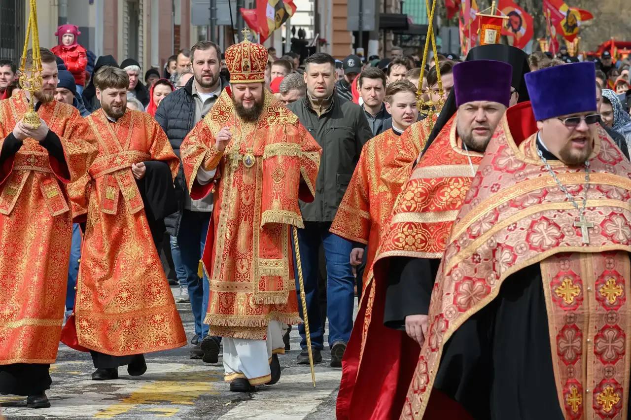 Михаил Собакин: В Светлый праздник Пасхи вместе с коллегами, главами Подольска и Серпухова, принял участие в Крестном ходе Михаил Собакин: В Светлый праздник Пасхи вместе с коллегами, главами Подольска и Серпухова, принял участие в Крестном ходе