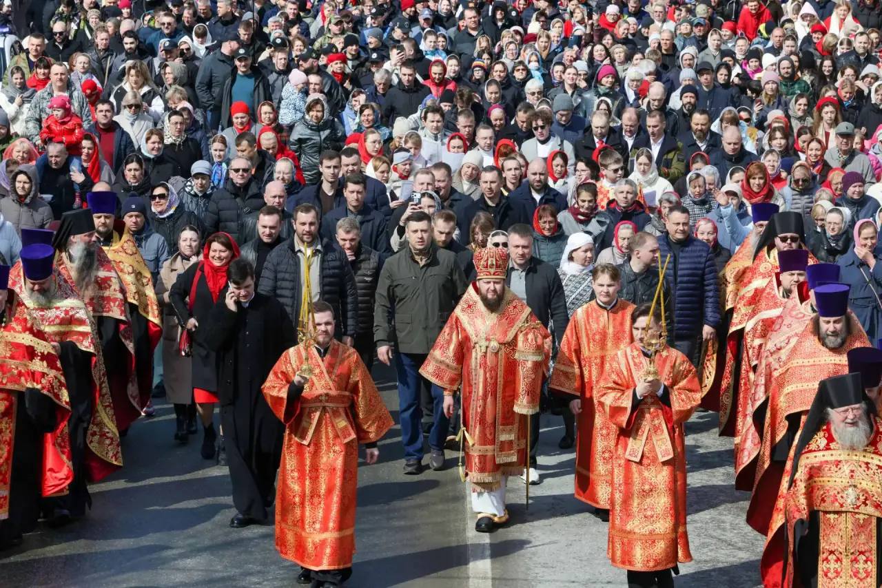 Михаил Собакин: В Светлый праздник Пасхи вместе с коллегами, главами Подольска и Серпухова, принял участие в Крестном ходе Михаил Собакин: В Светлый праздник Пасхи вместе с коллегами, главами Подольска и Серпухова, принял участие в Крестном ходе