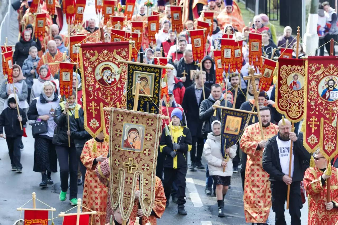 Михаил Собакин: В Светлый праздник Пасхи вместе с коллегами, главами Подольска и Серпухова, принял участие в Крестном ходе Михаил Собакин: В Светлый праздник Пасхи вместе с коллегами, главами Подольска и Серпухова, принял участие в Крестном ходе