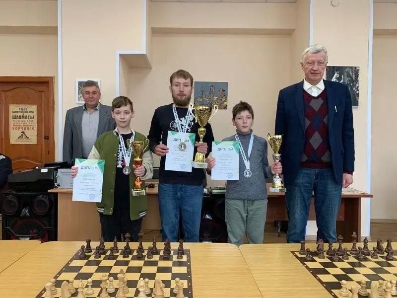 В рамках проекта «Успех в единстве поколений» Единой России в Воскресенском шахматном клубе состоялся праздничный турнир, посвященный Дню космонавтики В рамках проекта «Успех в единстве поколений» Единой России в Воскресенском шахматном клубе состоялся праздничный турнир, посвященный Дню космонавтики