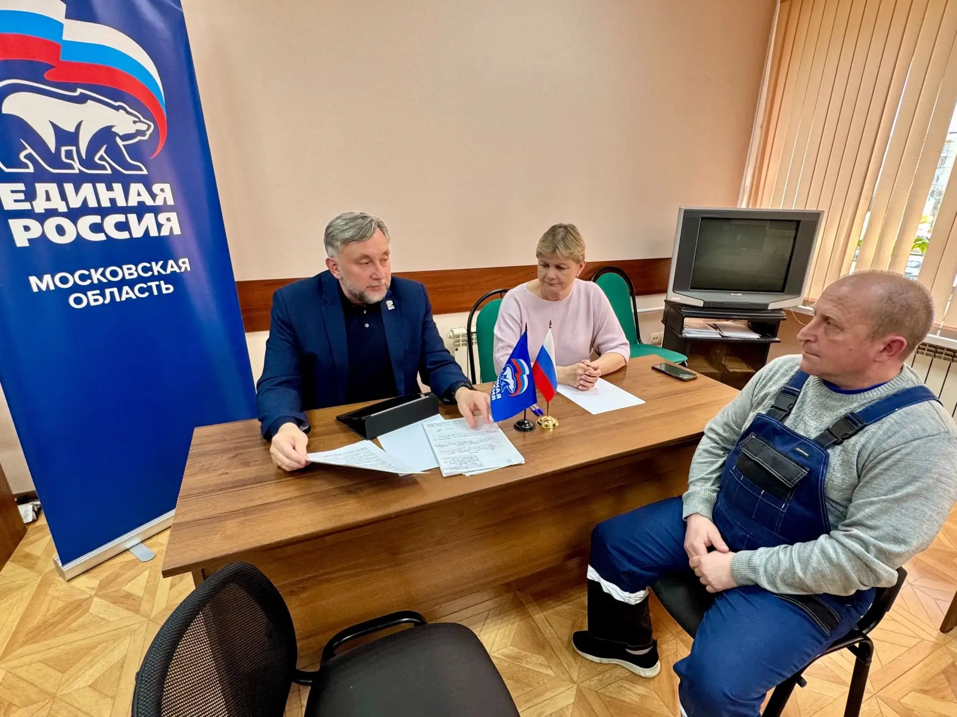 Депутат Мособлдумы Олег Жолобов провёл выездной депутатский приём в ТУ «Гжель»