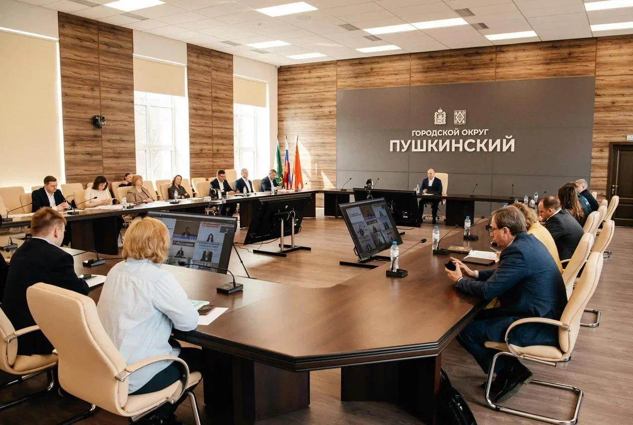 Максим Красноцветов: Сегодня под председательством Андрея Воробьёва прошло еженедельное совещание Максим Красноцветов: Сегодня под председательством Андрея Воробьёва прошло еженедельное совещание