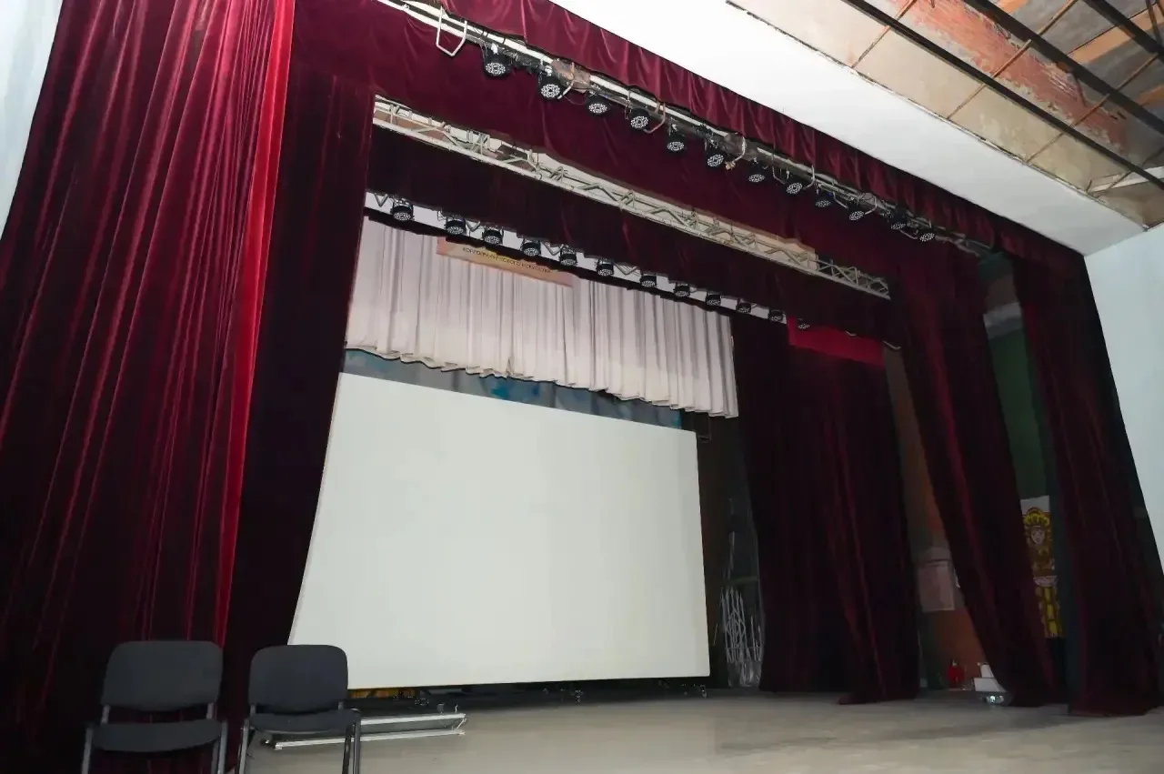 В зрительном зале сельского дома культуры «Юность» в п. Березняки начался ремонт В зрительном зале сельского дома культуры «Юность» в п. Березняки начался ремонт