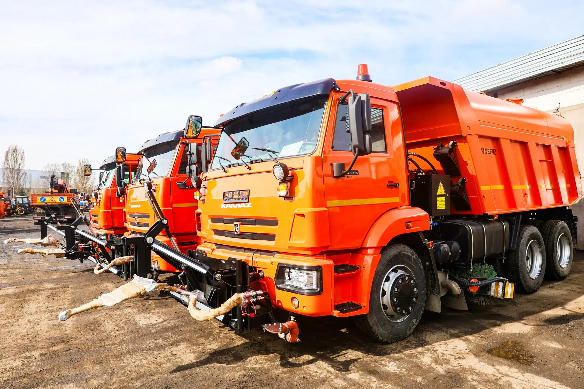 Юлия Купецкая: Три новые комбинированные дорожные машины поступили на базу Леспаркхоза Юлия Купецкая: Три новые комбинированные дорожные машины поступили на базу Леспаркхоза