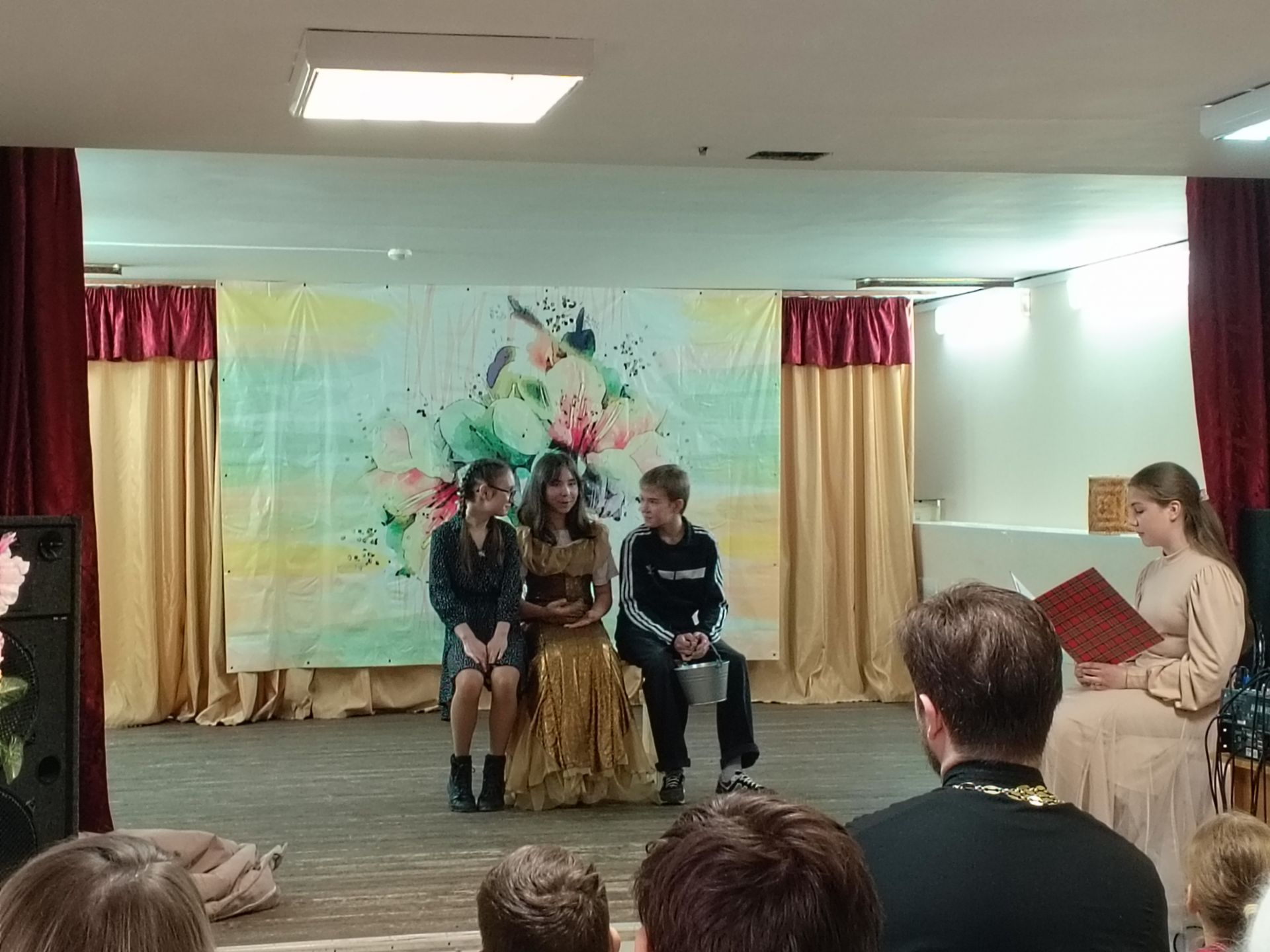 Наши новости. В ДК «Радуга» с. Молоди м.о. Чехов прошло театрализованное представление «Пасхальные сюжеты» Наши новости. В ДК «Радуга» с. Молоди м.о. Чехов прошло театрализованное представление «Пасхальные сюжеты»