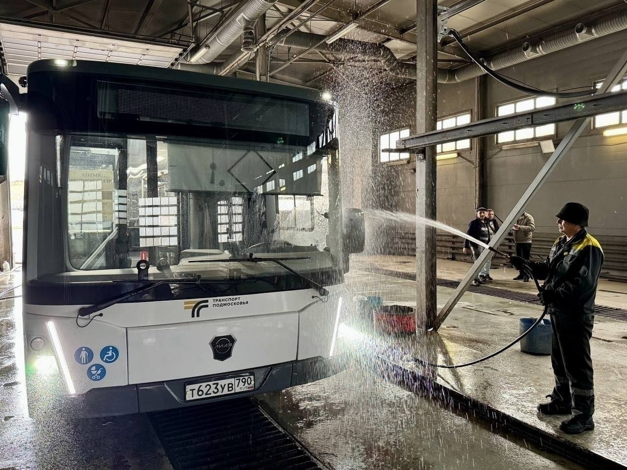 В «Мострансавто» приглашают водителей, слесарей, мойщиков и диспетчеров В «Мострансавто» приглашают водителей, слесарей, мойщиков и диспетчеров