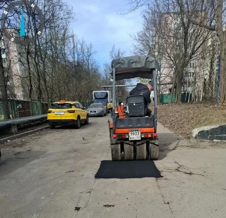 В Долгопрудном проводят ямочный ремонт на дорогах и межквартальных проездах В Долгопрудном проводят ямочный ремонт на дорогах и межквартальных проездах