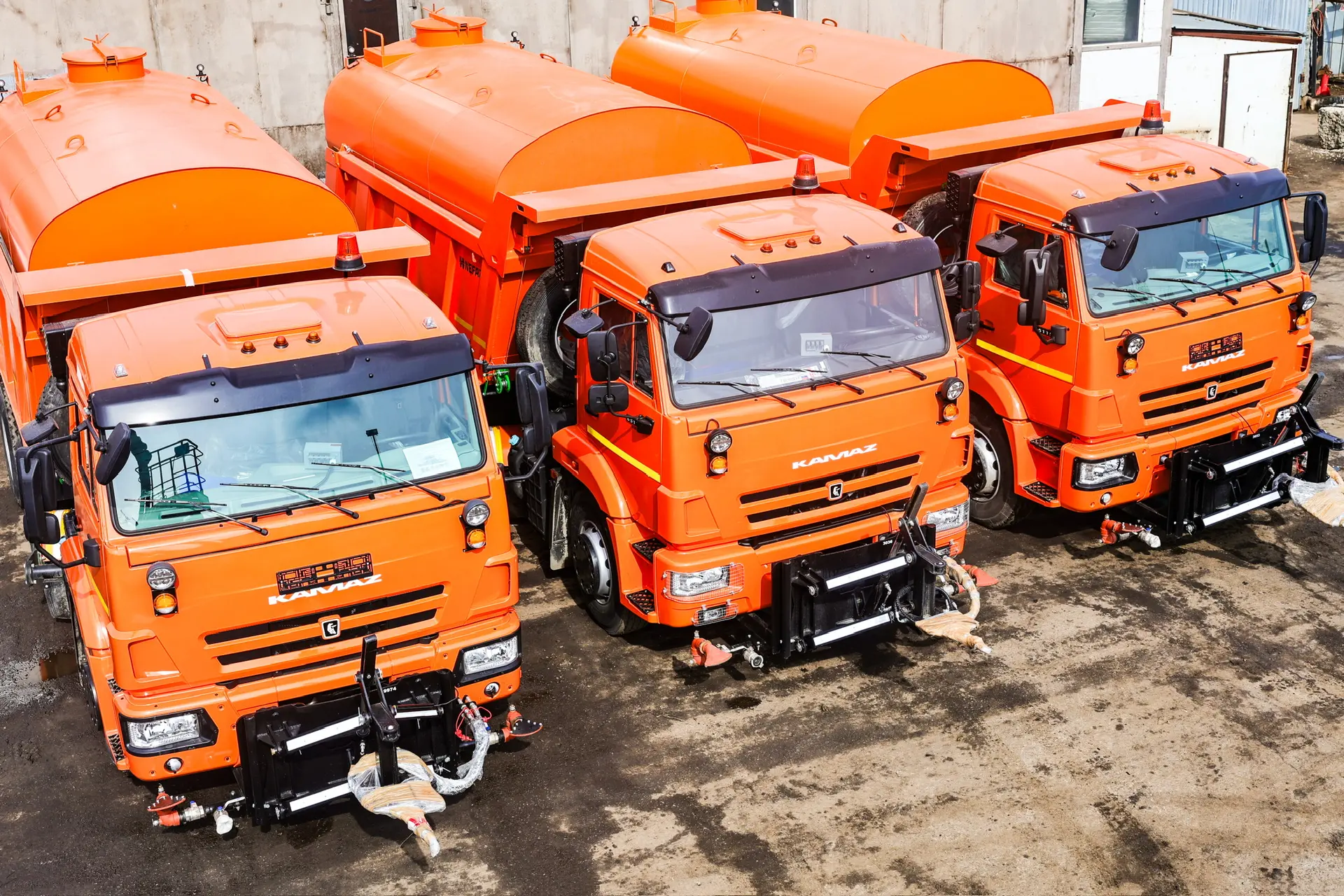 Юлия Купецкая: Три новые комбинированные дорожные машины поступили на базу Леспаркхоза