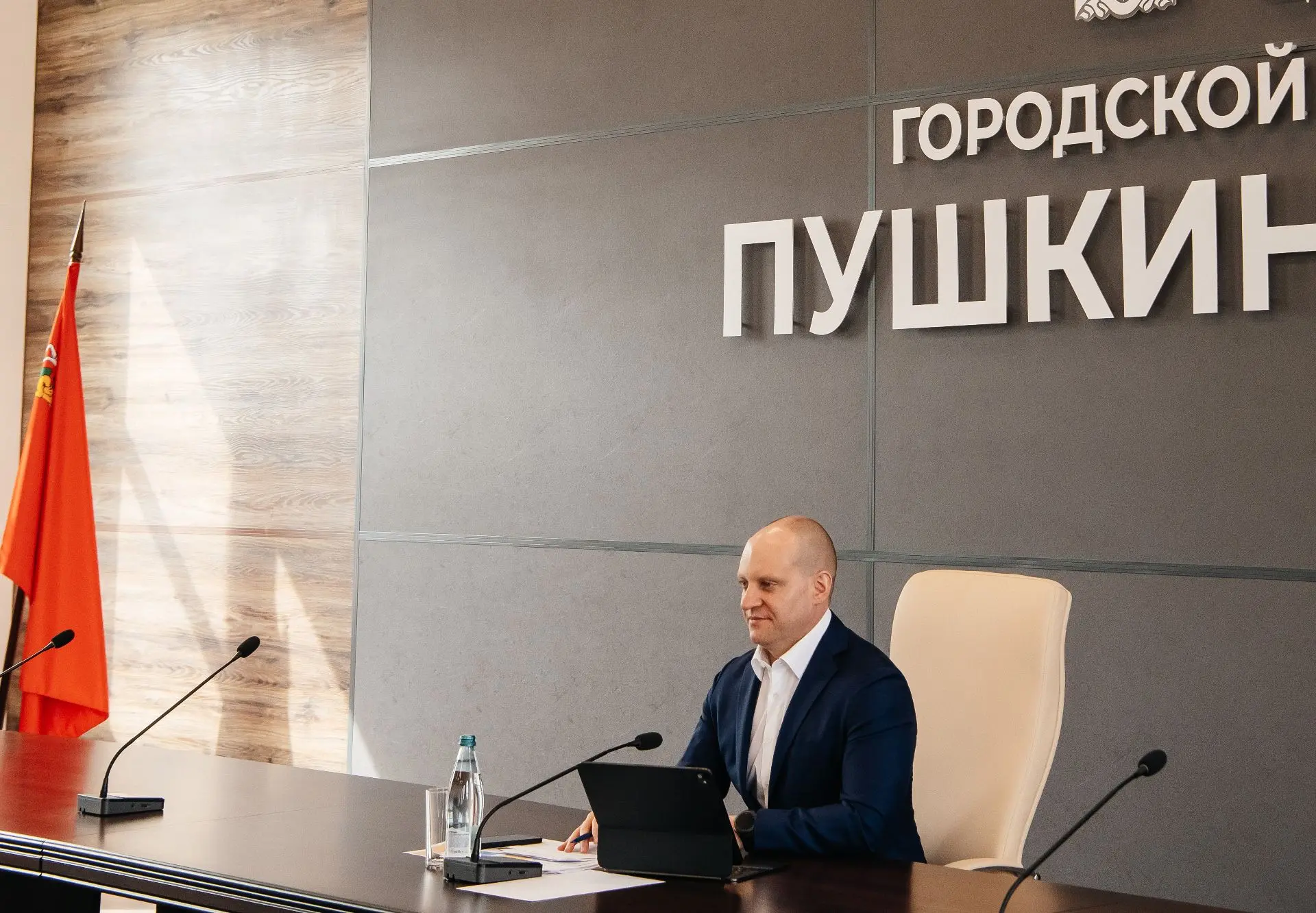 Максим Красноцветов: Сегодня под председательством Андрея Воробьёва прошло еженедельное совещание