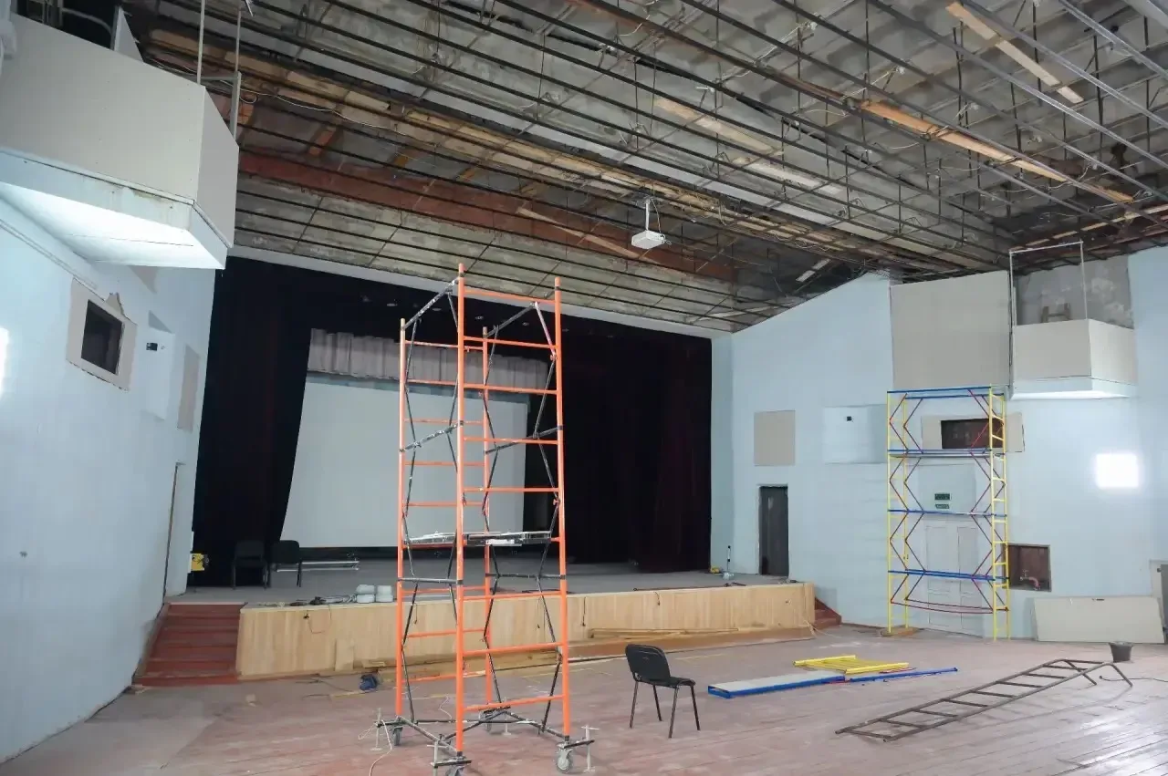 В зрительном зале сельского дома культуры «Юность» в п. Березняки начался ремонт В зрительном зале сельского дома культуры «Юность» в п. Березняки начался ремонт