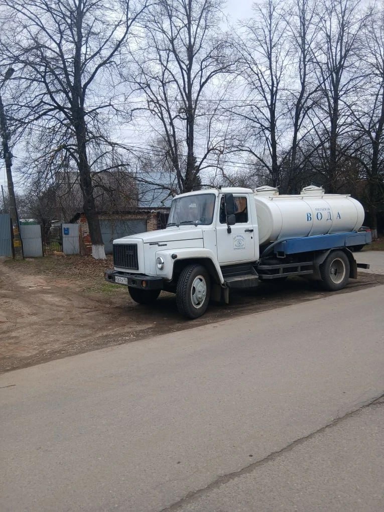 Автоцистерна с питьевой водой установлена у дома 30, по ул. Озерной
