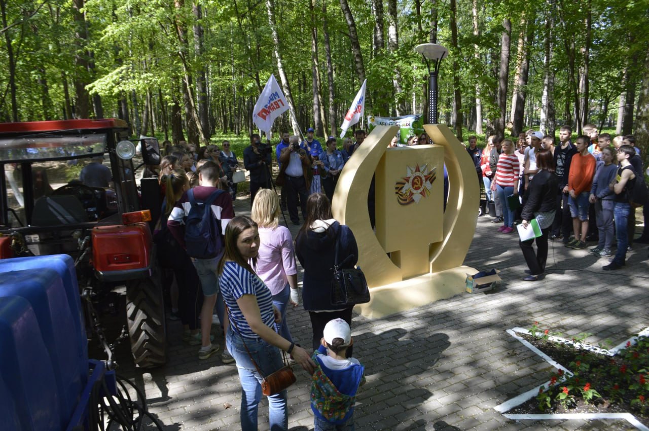 С 2013 года в Московской области по инициативе губернатора Андрея Воробьёва ежегодно проводится эколого-патриотическая акция «Лес Победы» С 2013 года в Московской области по инициативе губернатора Андрея Воробьёва ежегодно проводится эколого-патриотическая акция «Лес Победы»