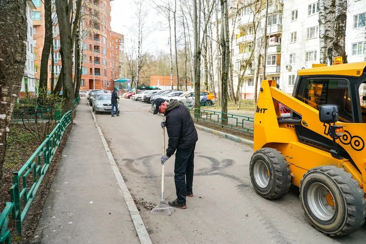 Улицы Химок приводят в порядок к тёплому сезону Улицы Химок приводят в порядок к тёплому сезону