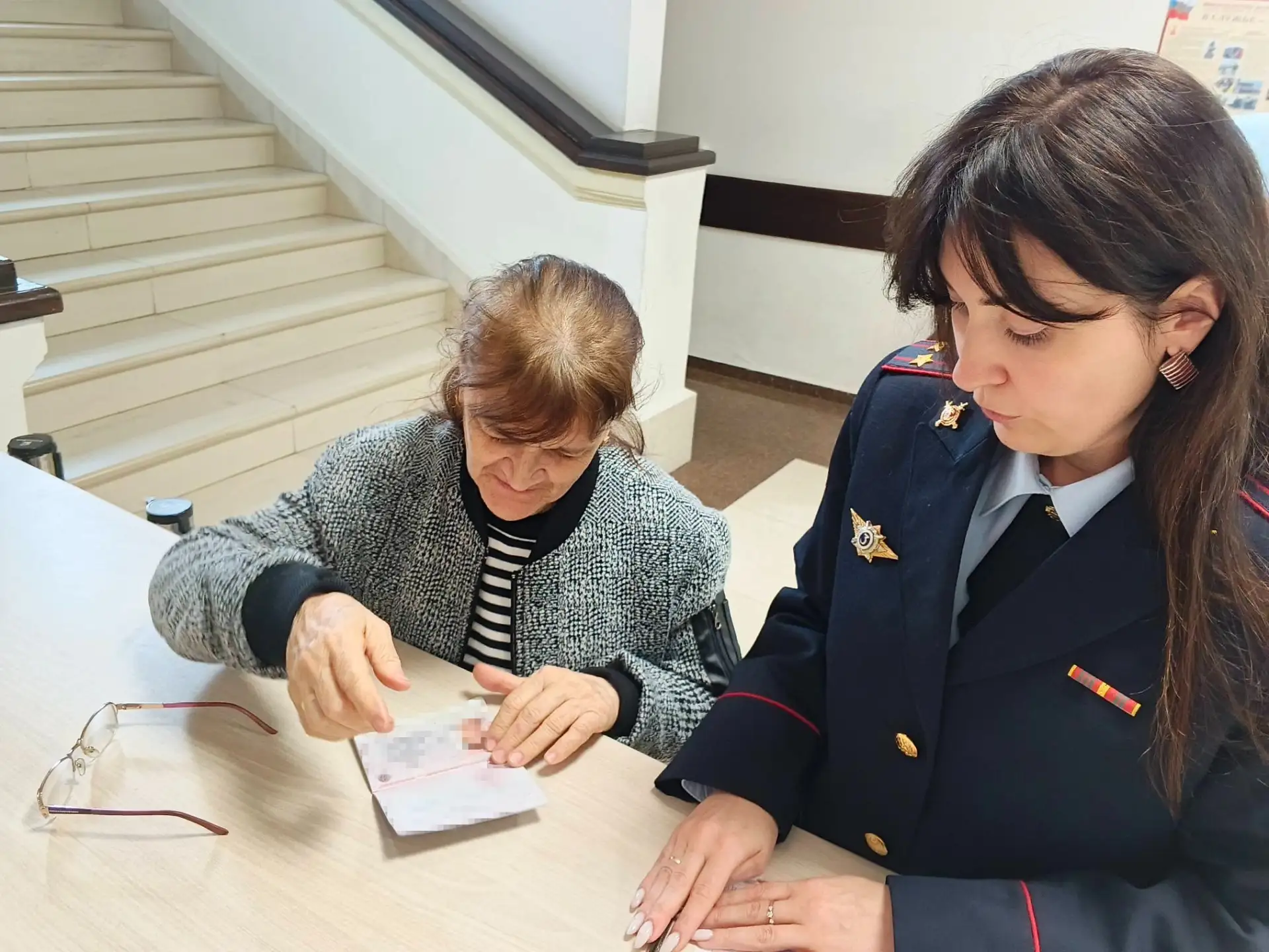 В МУ МВД России «Люберецкое» семьям участников СВО вручили паспорта гражданина Российской Федерации В МУ МВД России «Люберецкое» семьям участников СВО вручили паспорта гражданина Российской Федерации