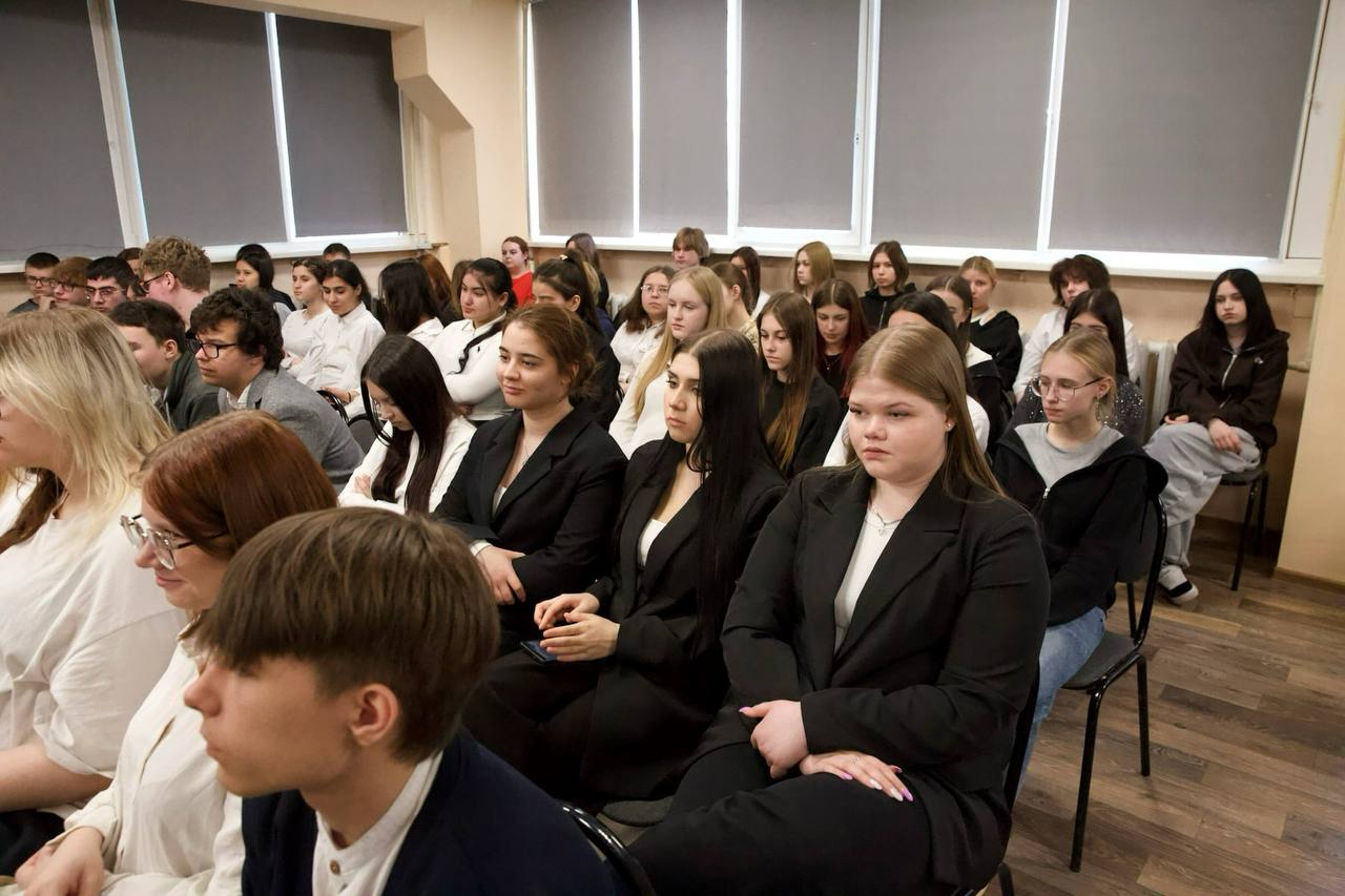 В преддверии Дня труда Подмосковья студенты встретились с ветеранами и почётными гражданами Подольска В преддверии Дня труда Подмосковья студенты встретились с ветеранами и почётными гражданами Подольска