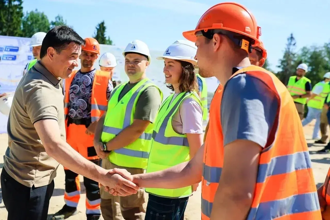 Юлия Купецкая: Свой день рождения отмечает губернатор Московской области Андрей Воробьёв Юлия Купецкая: Свой день рождения отмечает губернатор Московской области Андрей Воробьёв