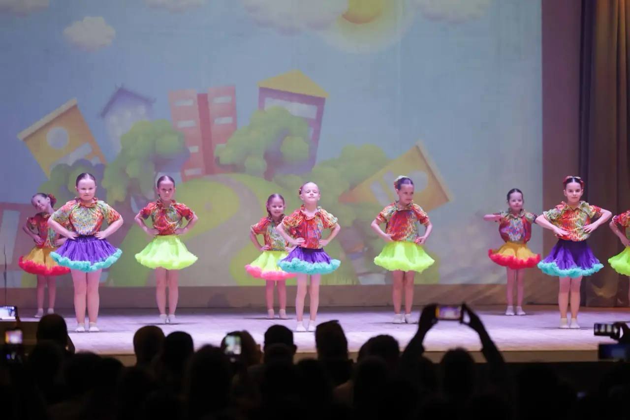Студия эстрадного танца «Колорит» представила отчётный концерт в ДК ЗиО Студия эстрадного танца «Колорит» представила отчётный концерт в ДК ЗиО