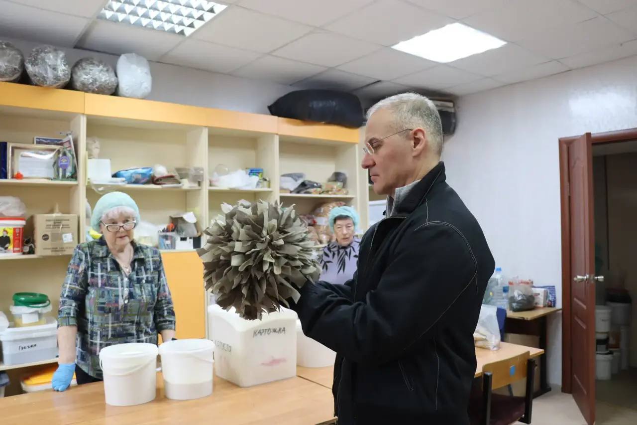 Когда помощь объединяет: депутат Госдумы Александр Коган посетил волонтерский центр в Дубнево Когда помощь объединяет: депутат Госдумы Александр Коган посетил волонтерский центр в Дубнево