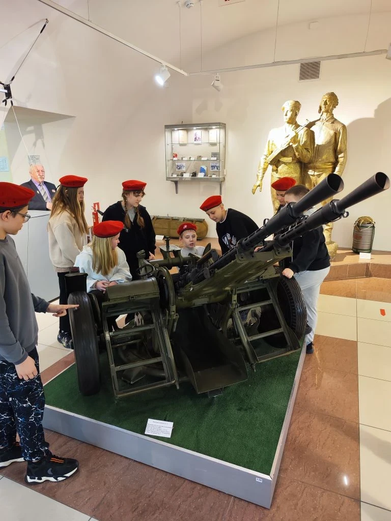 Ученики школы №16 г. Орехово-Зуево посетили РВВДКУ (Рязанское гвардейское училище) им. В.Ф. Маргелова Ученики школы №16 г. Орехово-Зуево посетили РВВДКУ (Рязанское гвардейское училище) им. В.Ф. Маргелова