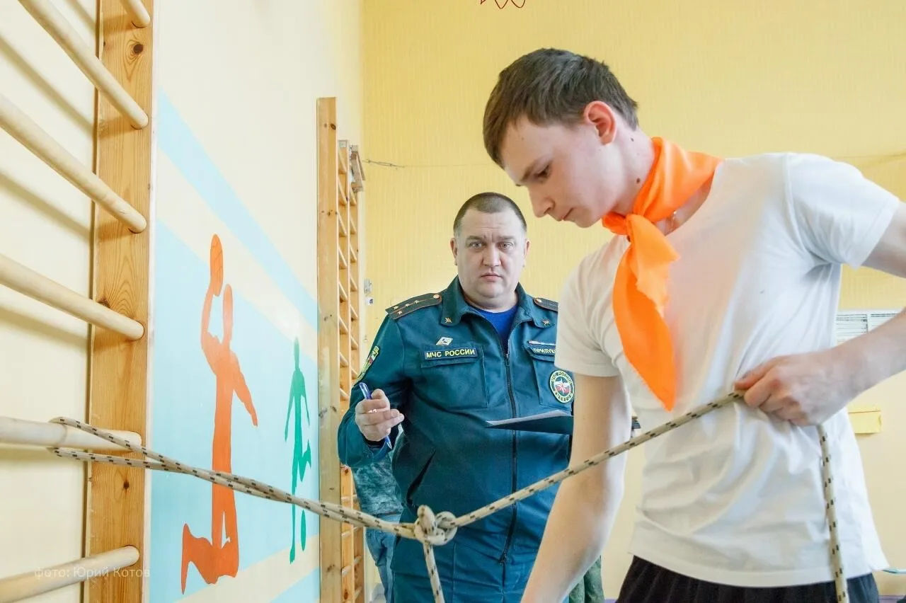 В Ступино выбрали лучшую дружину юных пожарных В Ступино выбрали лучшую дружину юных пожарных