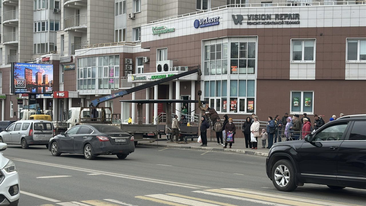 «Типография» меняет облик: на улице Чехова в Пушкино устанавливают новый автобусный павильон