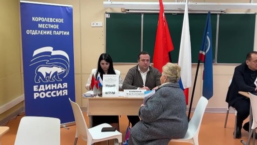 Прямо сейчас в гимназии №17 глава города Игорь Трифонов вместе с заместителями, депутатом Мособлдумы Сергеем Керселяном, а также представителями профильных служб проводят приём жителей в формате «Выездная администрация»