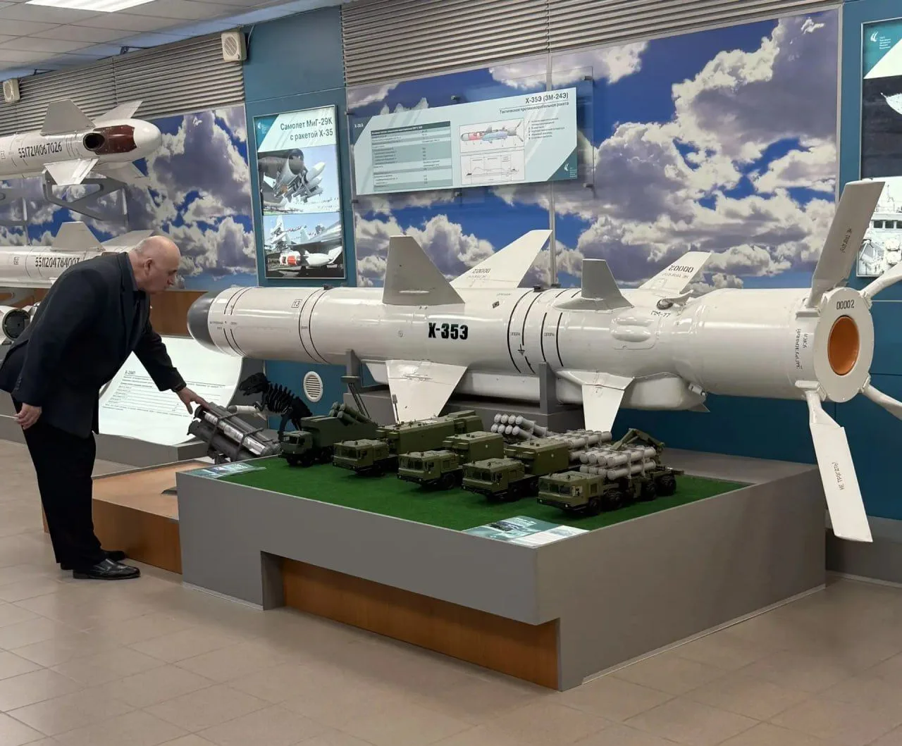 Школьники Королёва знакомятся с профессиями на ведущем оборонном предприятии Школьники Королёва знакомятся с профессиями на ведущем оборонном предприятии