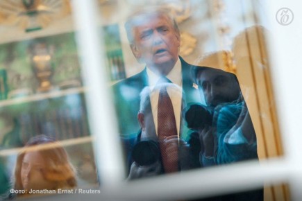 Дональд Трамп пытается вернуть Иран за стол переговоров путем усиления давления, пишет The Wall Street Journal со ссылкой на источники