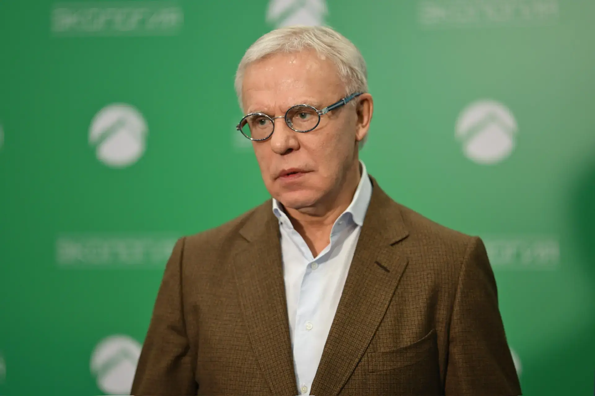 Депутат Государственной Думы, член Высшего совета партии «Единая Россия», председатель Всероссийского общества охраны природы Вячеслав Фетисов принял участие в XVII Международном форуме «Экология»