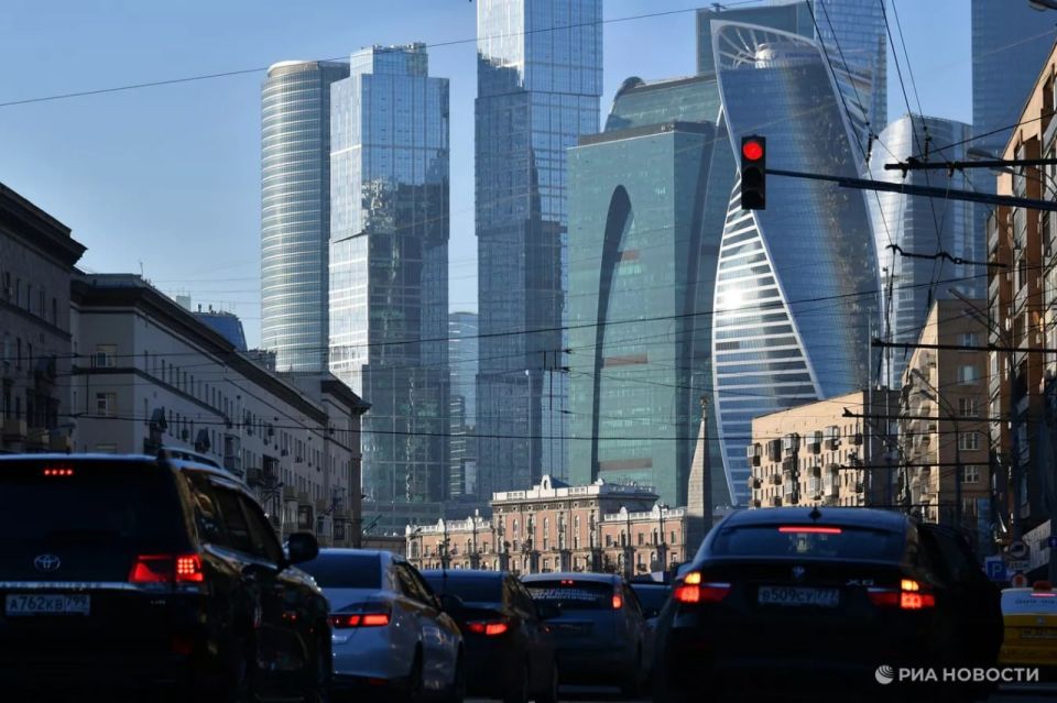 Самые аккуратные водители в России ездят по дорогам Перми, Иркутска, Томска и Ленинградской области, сообщили РИА Новости в Страховом доме ВКС