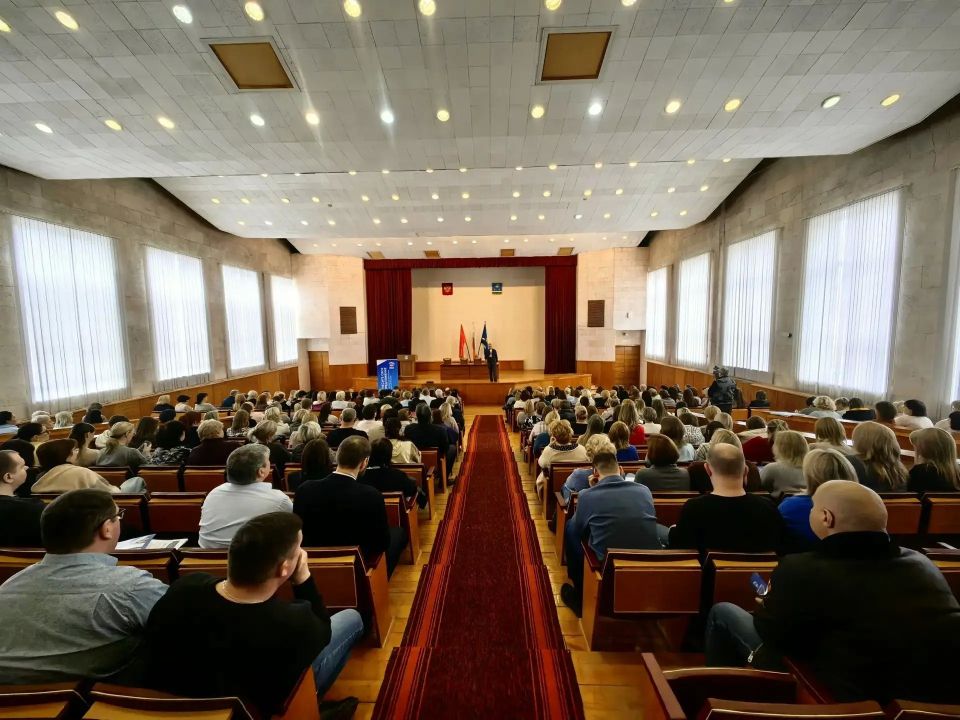 Депутат Госдумы Александр Коган встретился с коллективом администрации округа и обсудил ключевые вопросы развития территории Депутат Госдумы Александр Коган встретился с коллективом администрации округа и обсудил ключевые вопросы развития территории