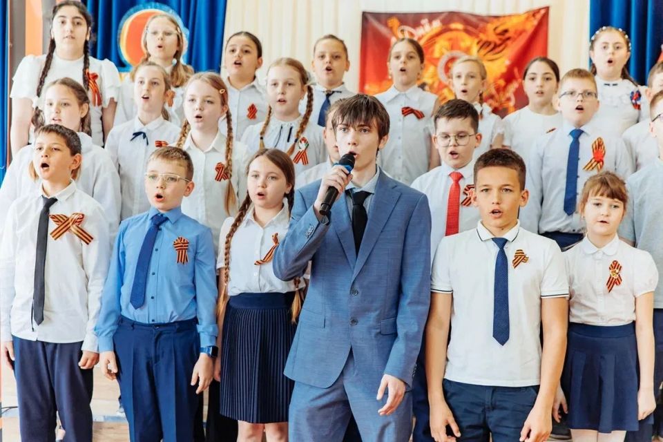 В преддверии 81й годовщины Великой Победы Молодёжный парламент ОреховоЗуевского округа совместно с учащимися и педагогами школы №17 провели муниципальный конкурс чтецов «Поэзия бессмертного подвига» В преддверии 81й годовщины Великой Победы Молодёжный парламент ОреховоЗуевского округа совместно с учащимися и педагогами школы №17 провели муниципальный конкурс чтецов «Поэзия бессмертного подвига»