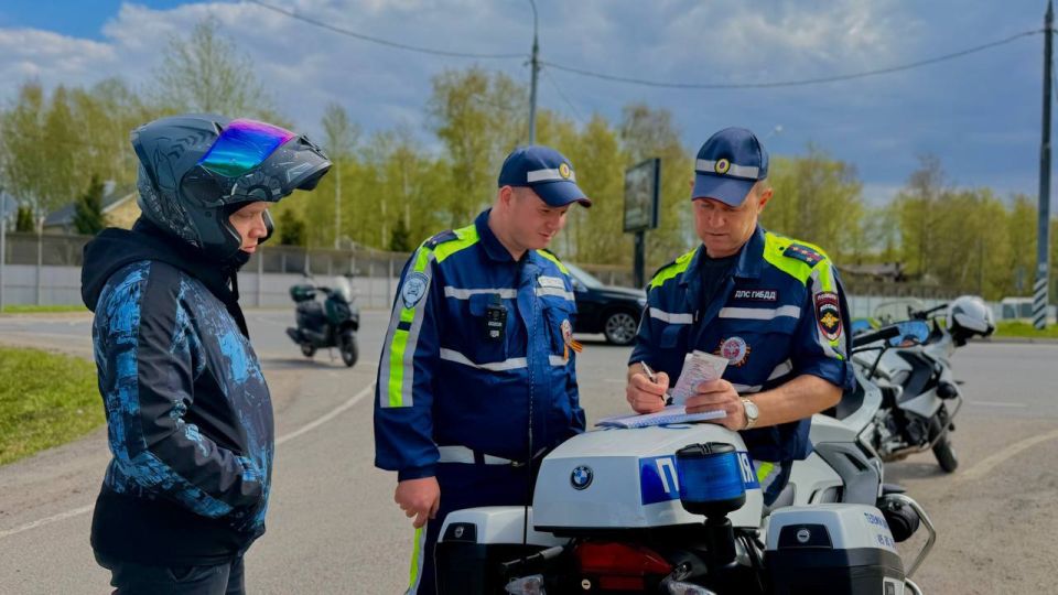Чтобы напомнить водителям Подмосковья о правилах взаимоуважения, автоинспекторы Химок, на равне с другими отделами Госавтоинспекции, провели профилактические рейды, направленные на необходимость быть внимательными к «слепым... Чтобы напомнить водителям Подмосковья о правилах взаимоуважения, автоинспекторы Химок, на равне с другими отделами Госавтоинспекции, провели профилактические рейды, направленные на необходимость быть внимательными к «слепым...